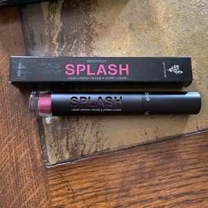 Younique Splash Liquid Lipstick NIB- Stately